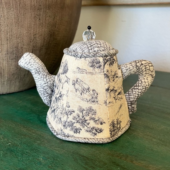 Toile Cloth Teapot Pin Cushion | Vintage | 4-1/4” T, 5-1/2” W - Picture 11 of 11